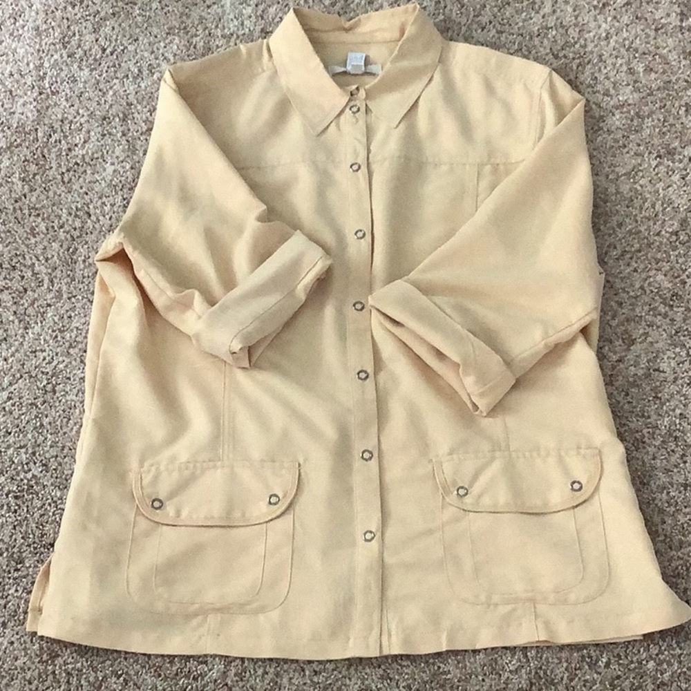 Chico’s snap front top/jacket - size 2 (L).  Khaki/butter color.  Front pockets.